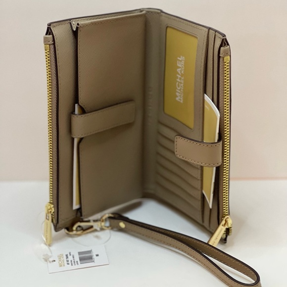 NWT. Michael Kors Jet Set Travel Double Zip Wristlet - Picture 3 of 6